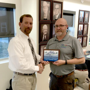 Greg Cash (left) receives the 2018 Outstanding Postsecondary Program Award for Colorado Agricultural Education from past CVATA President Troy Mayfield. 